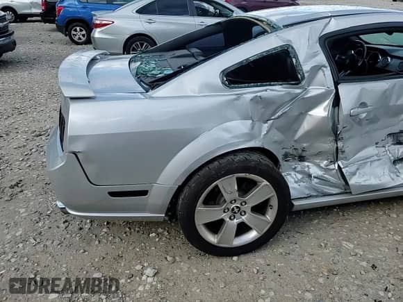 2006 Ford Mustang GT Deluxe с VIN 1ZVFT82HX65216207, выставлен на аукционе Copart как лот 82680985 с пробегом 121 929 миль миль и Чистый • Clean title. История ставок и продаж доступна на DreamBid. Изображение 14.