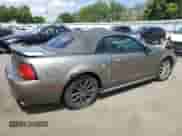 2002 Ford Mustang GT Deluxe z VIN 1FAFP45X02F235247, wystawiony jako Copart lot #57146565 z przebiegiem 213 776 mil mil oraz Czysty tytuł • Clean title. Historia ofert i sprzedaży dostępna na DreamBid. Obrazek 3.