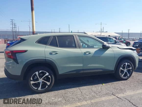 2024 Chevrolet Trax 1RS с VIN KL77LGE26RC186726, выставлен на аукционе IAAI как лот 42844196 с пробегом 12 904 миль миль и . История ставок и продаж доступна на DreamBid. Изображение 13.