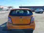 2018 Chevrolet Sonic Premier z VIN 1G1JF6SB3J4104893, wystawiony jako IAAI lot #41690826 z przebiegiem 72 449 mil mil oraz . Historia ofert i sprzedaży dostępna na DreamBid. Obrazek 17.