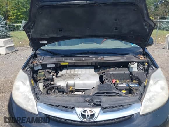 2008 Toyota Sienna XLE z VIN 5TDBK22C98S011075, wystawiony jako IAAI lot #43018734 z przebiegiem 204 500 mil mil oraz . Historia ofert i sprzedaży dostępna na DreamBid. Obrazek 10.