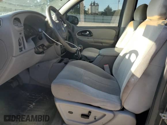 2007 Chevrolet TrailBlazer LS с VIN 1GNDS13S272182448, выставлен на аукционе Copart как лот 71677675 с пробегом 142 895 миль миль и Списание • Salvage title. История ставок и продаж доступна на DreamBid. Изображение 7.