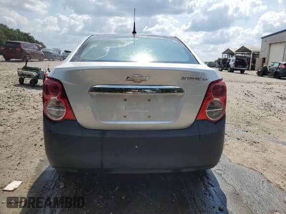 2014 Chevrolet Sonic LT z VIN 1G1JC5SH4E4106665, wystawiony jako Copart lot #81576775 z przebiegiem Nie podano mil oraz Szkoda całkowita • Salvage title. Historia ofert i sprzedaży dostępna na DreamBid. Obrazek 6.