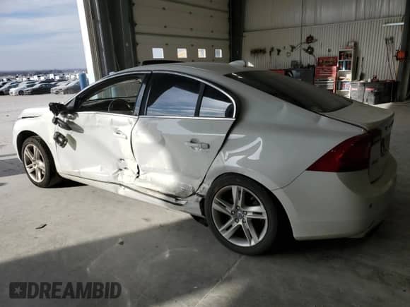 2015 Volvo S60 T5 Platinum с VIN YV1612TM8F2352980, выставлен на аукционе Copart как лот 82701654 с пробегом Не указан миль и Списание • Salvage title. История ставок и продаж доступна на DreamBid. Изображение 2.
