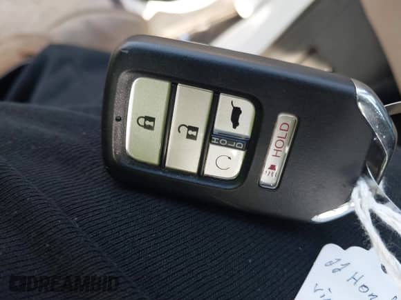 2022 Honda Pilot Touring 7-Passenger z VIN 5FNYF5H64NB015410, wystawiony jako IAAI lot #41776850 z przebiegiem 39 475 mil mil oraz . Historia ofert i sprzedaży dostępna na DreamBid. Obrazek 11.