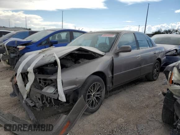 1994 Toyota Camry LE z VIN JT2SK12E0R0215689, wystawiony jako Copart lot #68546935 z przebiegiem 334 264 mil mil oraz Nie do naprawy • Non repairable. Historia ofert i sprzedaży dostępna na DreamBid. Obrazek 1.