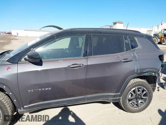 2024 Jeep Compass Trailhawk с VIN 3C4NJDDN4RT135384, выставлен на аукционе IAAI как лот 41251948 с пробегом 6 981 миль миль и . История ставок и продаж доступна на DreamBid. Изображение 15.