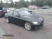 2013 BMW 3 Series 320i xDrive z VIN WBA3C3C5XDF978535, wystawiony jako IAAI lot #43579123 z przebiegiem 309 255 mil mil oraz . Historia ofert i sprzedaży dostępna na DreamBid. Obrazek 1.