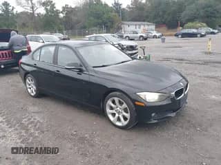 2013 BMW 3 Series 320i xDrive z VIN WBA3C3C5XDF978535, wystawiony jako IAAI lot #43579123 z przebiegiem 309 255 mil mil oraz . Historia ofert i sprzedaży dostępna na DreamBid. Obrazek 1.