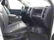 2021 Ram 1500 Tradesman z VIN 1C6RR6FG9MS563280, wystawiony jako IAAI lot #43500043 z przebiegiem 26 581 mil mil oraz . Historia ofert i sprzedaży dostępna na DreamBid. Obrazek 5.