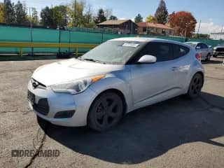 2013 Hyundai Veloster w/Black Int z VIN KMHTC6AD4DU110472, wystawiony jako Copart lot #87228405 z przebiegiem 117 326 mil mil oraz Nie do naprawy • Non repairable. Historia ofert i sprzedaży dostępna na DreamBid. Obrazek 1.