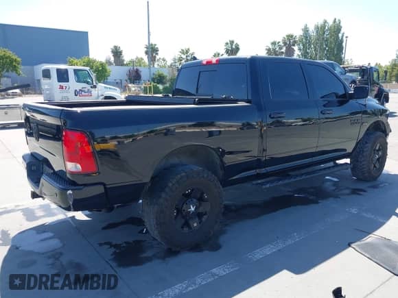 2020 Ram 1500 SLT z VIN 1C6RR6TT5LS133603, wystawiony jako IAAI lot #42357399 z przebiegiem 75 102 mil mil oraz . Historia ofert i sprzedaży dostępna na DreamBid. Obrazek 4.