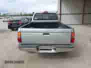 2002 Toyota Tacoma z VIN 5TEWN72N12Z127288, wystawiony jako IAAI lot #43390099 z przebiegiem 249 449 mil mil oraz . Historia ofert i sprzedaży dostępna na DreamBid. Obrazek 16.