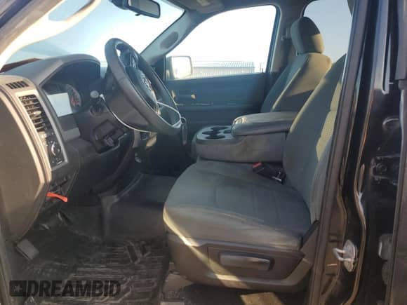 2016 Ram 1500 ST z VIN 1C6RR7FT8GS139435, wystawiony jako Copart lot #68106905 z przebiegiem 178 742 mil mil oraz Szkoda całkowita • Salvage title. Historia ofert i sprzedaży dostępna na DreamBid. Obrazek 7.