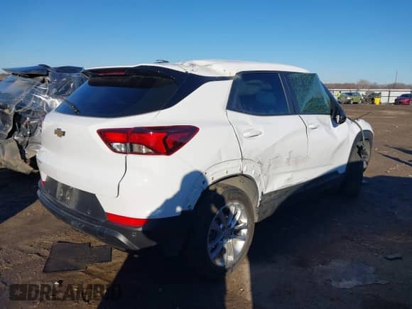 2024 Chevrolet TrailBlazer LS with VIN KL79MMS27RB055061, listed as a IAAI auction lot 41302026 with 17,736 mi miles and . Bid and sale history available at DreamBid. Image 4.