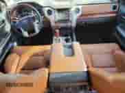 2016 Toyota Tundra 1794 Edition z VIN 5TFAW5F15GX525119, wystawiony jako Copart lot #81858065 z przebiegiem 55 097 mil mil oraz Szkoda całkowita • Salvage title. Historia ofert i sprzedaży dostępna na DreamBid. Obrazek 8.