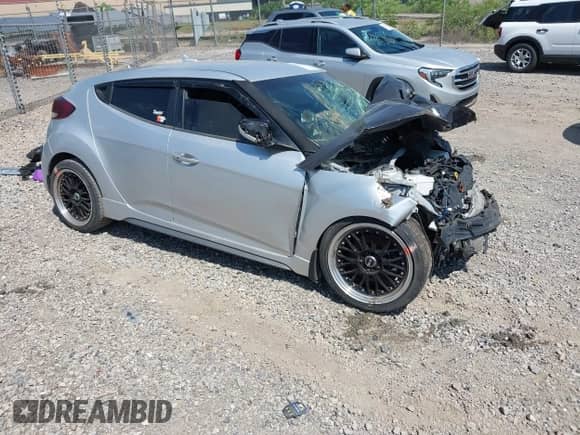 2013 Hyundai Veloster Turbo с VIN KMHTC6AE7DU167385, выставлен на аукционе IAAI как лот 42569711 с пробегом 130 526 миль миль и . История ставок и продаж доступна на DreamBid. Изображение 1.
