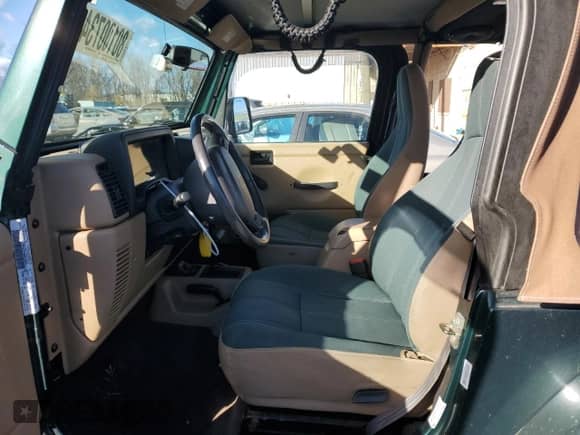 2001 Jeep Wrangler Sahara with VIN 1J4FA59S31P324555, listed as a Copart auction lot 80100734 with 136,973 mi miles and Clean title. Bid and sale history available at DreamBid. Image 7.