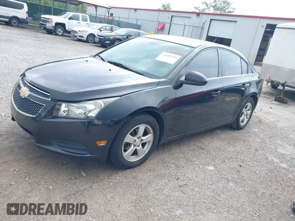 2013 Chevrolet Cruze 1LT z VIN 1G1PC5SB7D7259009, wystawiony jako IAAI lot #42685239 z przebiegiem 200 563 mil mil oraz . Historia ofert i sprzedaży dostępna na DreamBid. Obrazek 2.