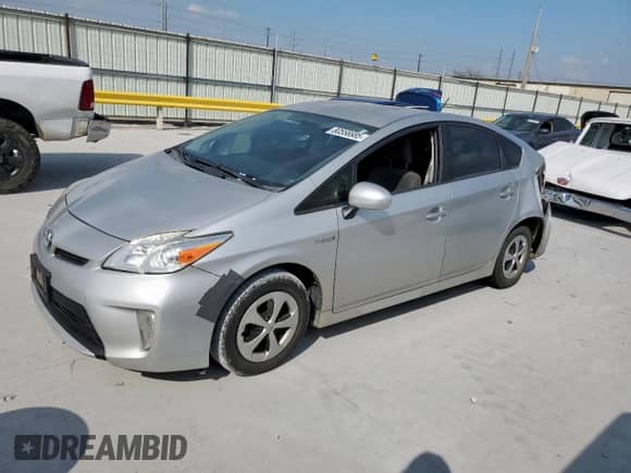 2015 Toyota Prius Two with VIN JTDKN3DUXF1880913, listed as a Copart auction lot 80558885 with 204,766 mi miles and Salvage title. Bid and sale history available at DreamBid. Image 1.