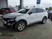 2023 Kia Sorento LX z VIN 5XYRG4LC7PG176354, wystawiony jako Copart lot #65043975 z przebiegiem 60 922 mil mil oraz Nie do naprawy • Non repairable. Historia ofert i sprzedaży dostępna na DreamBid. Obrazek 1.