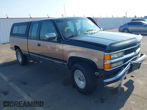 1994 Chevrolet Silverado 2500 z VIN 1GCFK29K1RE246897, wystawiony jako IAAI lot #42570334 z przebiegiem 113 195 mil mil oraz . Historia ofert i sprzedaży dostępna na DreamBid. Obrazek 1.