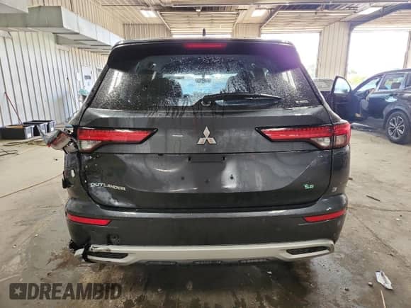 2024 Mitsubishi Outlander SE with VIN JA4J4VA82RZ081385, listed as a Copart auction lot 90705525 with 29,901 mi miles and Clean title. Bid and sale history available at DreamBid. Image 6.