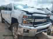 2017 Chevrolet Silverado 2500HD LTZ z VIN 1GC1KWEYXHF218682, wystawiony jako IAAI lot #42749283 z przebiegiem 189 494 mil mil oraz . Historia ofert i sprzedaży dostępna na DreamBid. Obrazek 18.
