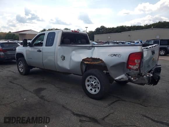2011 GMC Sierra 1500 z VIN 1GD512CL1BZ326226, wystawiony jako Copart lot #80674485 z przebiegiem 154 813 mil mil oraz Szkoda całkowita • Salvage title. Historia ofert i sprzedaży dostępna na DreamBid. Obrazek 2.