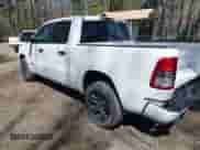 2024 Ram 1500 Big Horn z VIN 1C6SRFFT0RN150670, wystawiony jako IAAI lot #41835342 z przebiegiem 21 562 mil mil oraz . Historia ofert i sprzedaży dostępna na DreamBid. Obrazek 3.