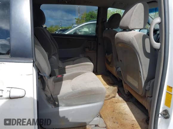 2010 Toyota Sienna CE с VIN 5TDKK4CC7AS324707, выставлен на аукционе IAAI как лот 42853782 с пробегом 196 862 миль миль и . История ставок и продаж доступна на DreamBid. Изображение 8.