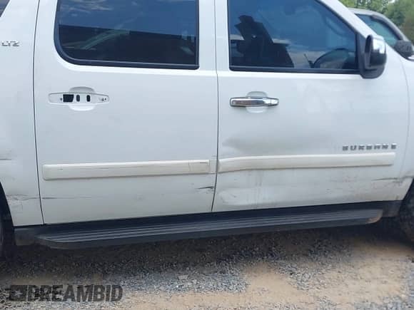2008 Chevrolet Suburban 2LT с VIN 3GNFK16358G105482, выставлен на аукционе IAAI как лот 42747188 с пробегом Не указан миль и . История ставок и продаж доступна на DreamBid. Изображение 6.