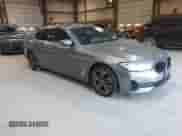 2021 BMW 5 Series 530i xDrive с VIN WBA13BJ09MWX01402, выставлен на аукционе IAAI как лот 42049864 с пробегом 52 026 миль миль и . История ставок и продаж доступна на DreamBid. Изображение 1.