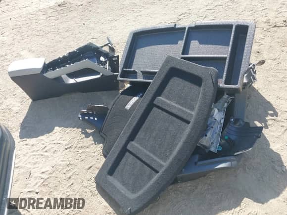 2020 Hyundai Kona Limited with VIN KM8K33AG6LU069569, listed as a IAAI auction lot 43104813 with 19,975 mi miles and . Bid and sale history available at DreamBid. Image 12.