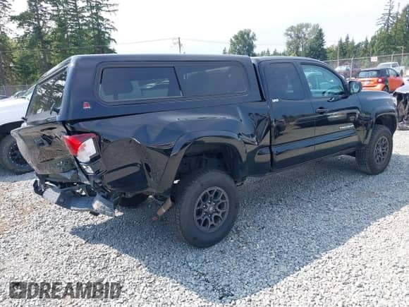 2018 Toyota Tacoma SR5 z VIN 5TFSZ5AN2JX151257, wystawiony jako IAAI lot #42895721 z przebiegiem 157 990 mil mil oraz . Historia ofert i sprzedaży dostępna na DreamBid. Obrazek 4.