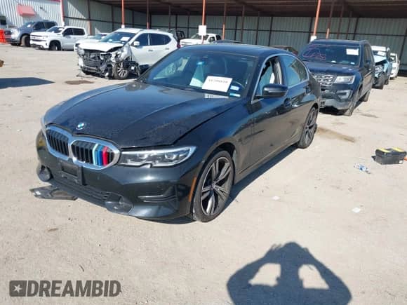 2021 BMW 3 Series 330e xDrive z VIN 3MW5P9J06M8B84969, wystawiony jako IAAI lot #41208810 z przebiegiem 34 199 mil mil oraz . Historia ofert i sprzedaży dostępna na DreamBid. Obrazek 2.