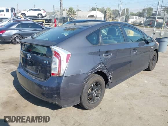 2013 Toyota Prius One z VIN JTDKN3DU5D1706258, wystawiony jako IAAI lot #42941896 z przebiegiem 94 396 mil mil oraz . Historia ofert i sprzedaży dostępna na DreamBid. Obrazek 4.