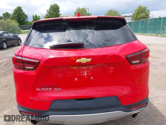 2023 Chevrolet Blazer LT z VIN 3GNKBHR43PS171195, wystawiony jako IAAI lot #42547323 z przebiegiem 29 525 mil mil oraz . Historia ofert i sprzedaży dostępna na DreamBid. Obrazek 16.