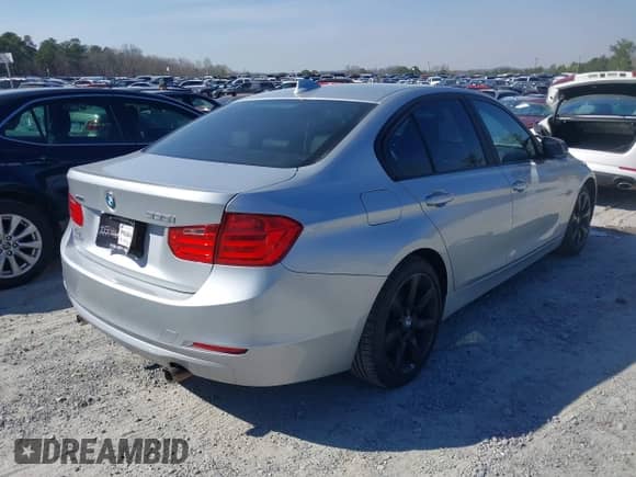 2014 BMW 3 Series 335i xDrive с VIN WBA3B9G52ENR91044, выставлен на аукционе IAAI как лот 41807408 с пробегом 200 000 миль миль и . История ставок и продаж доступна на DreamBid. Изображение 4.