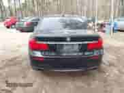 2013 BMW 7 Series 750i xDrive z VIN WBAYB6C59DD223947, wystawiony jako IAAI lot #41585255 z przebiegiem Nie podano mil oraz . Historia ofert i sprzedaży dostępna na DreamBid. Obrazek 15.