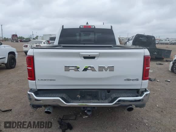 2025 Ram 1500 Limited z VIN 1C6SRFHP8SN582445, wystawiony jako IAAI lot #41884206 z przebiegiem 13 460 mil mil oraz . Historia ofert i sprzedaży dostępna na DreamBid. Obrazek 17.