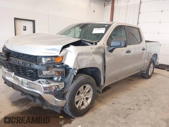 2019 Chevrolet Silverado 1500 Work Truck z VIN 1GCPYAEHXKZ222247, wystawiony jako IAAI lot #42457670 z przebiegiem 83 767 mil mil oraz . Historia ofert i sprzedaży dostępna na DreamBid. Obrazek 17.