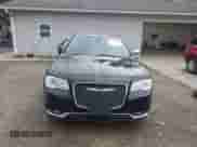 2017 Chrysler 300 C с VIN 2C3CCAKG5HH637501, выставлен на аукционе IAAI как лот 41697791 с пробегом 110 299 миль миль и . История ставок и продаж доступна на DreamBid. Изображение 13.