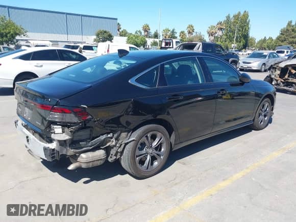 2024 Honda Accord EX-L z VIN 1HGCY2F62RA089589, wystawiony jako IAAI lot #42888876 z przebiegiem 45 855 mil mil oraz . Historia ofert i sprzedaży dostępna na DreamBid. Obrazek 4.