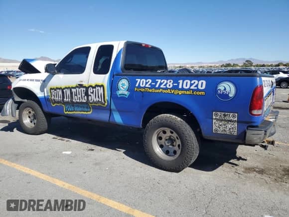 2000 Ford F-150 XL с VIN 1FTZX1722YNB28352, выставлен на аукционе Copart как лот 87065995 с пробегом 196 059 миль миль и Списание • Salvage title. История ставок и продаж доступна на DreamBid. Изображение 2.