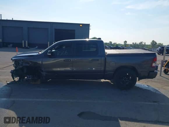 2021 Ram 1500 Big Horn z VIN 1C6SRFFT7MN676111, wystawiony jako IAAI lot #42757776 z przebiegiem 36 574 mil mil oraz . Historia ofert i sprzedaży dostępna na DreamBid. Obrazek 14.