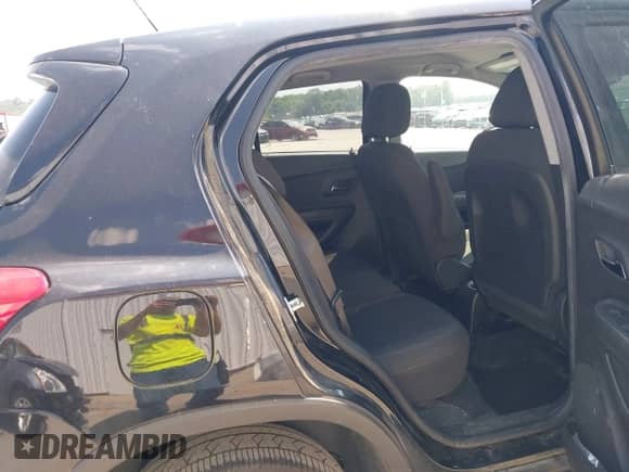 2020 Chevrolet Trax LS с VIN KL7CJKSB7LB327246, выставлен на аукционе IAAI как лот 42978726 с пробегом 90 937 миль миль и . История ставок и продаж доступна на DreamBid. Изображение 8.