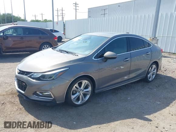 2018 Chevrolet Cruze Premier z VIN 1G1BF5SM1J7159339, wystawiony jako IAAI lot #42283498 z przebiegiem 72 875 mil mil oraz . Historia ofert i sprzedaży dostępna na DreamBid. Obrazek 17.