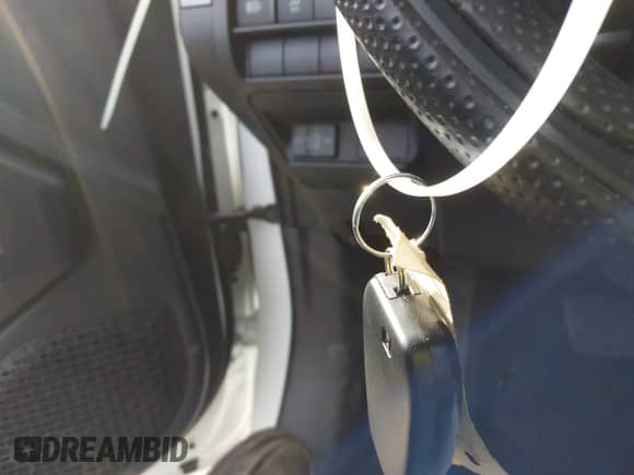 2024 Toyota Tacoma SR5 z VIN 3TMKB5FN5RM022914, wystawiony jako IAAI lot #41398168 z przebiegiem 2 535 mil mil oraz . Historia ofert i sprzedaży dostępna na DreamBid. Obrazek 10.