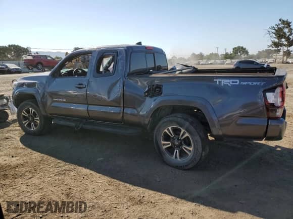 2018 Toyota Tacoma SR5 with VIN 5TFRZ5CN5JX059250, listed as a Copart auction lot 64448425 with 28,951 mi miles and Salvage title. Bid and sale history available at DreamBid. Image 2.